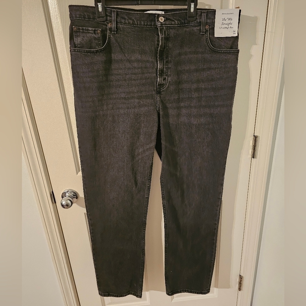 Abercrombie and Fitch NWT Black The 90s Straight Ultra High Rise Jeans Size 34